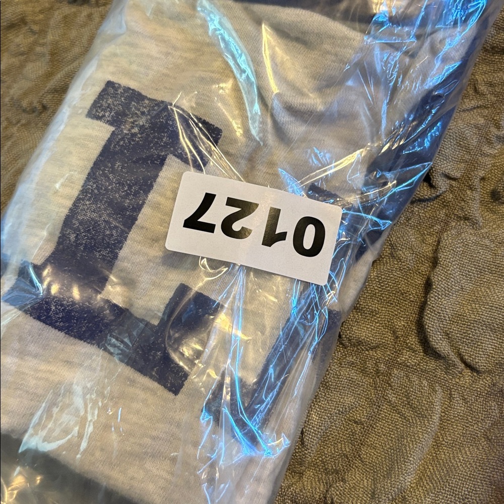 Women’s baby doll tee Yale university Gray and Blue Short Sleeve Tee small‎ 0127 - Picture 5 of 5